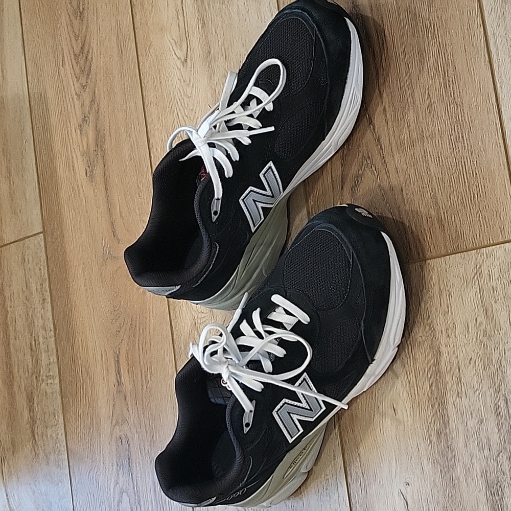 New Balance 990v3